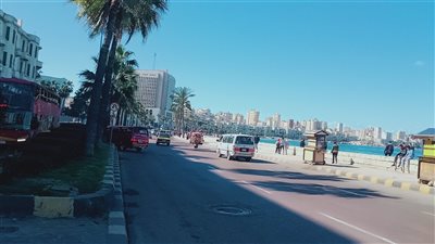 رغم الاستعدادات، سطوع أشعة الشمس واعتدال درجات الحرارة فى الإسكندرية 