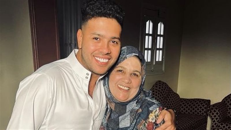 محمد شاهين ووالدته،