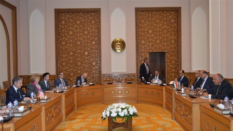 وزير الخارجية ونظيرة