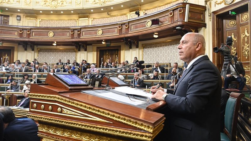 كامل الوزير في مواجهة