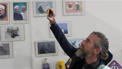 جيريمي هوبكنز يشيد بملتقى الأزهر الدولي الأول للكاريكاتير