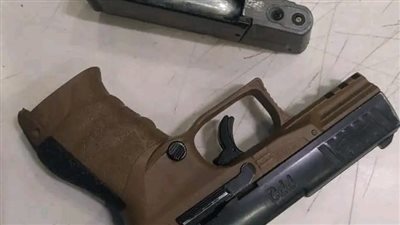 ضبط محاولة تهريب مسدس يعمل بضغط الهواء بمطار القاهرة