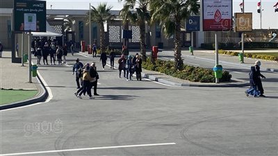 توافد الجمهور على معرض الكتاب في سادس أيامه والأسر تتصدر (فيديو وصور )