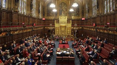 اقتحام مقر أعلى سلطة تشريعية وقضائية في بريطانيا (فيديو)