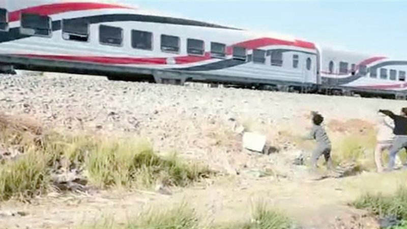رشق القطارات بالحجارة