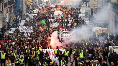 الإضرابات والاحتجاجات تشل باريس للمرة الثانية خلال شهر