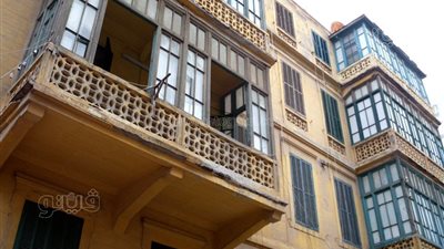 العقارات الخشبية ذات الشرفات شاهقة الارتفاع.. تراث أجنبي يروي تاريخ المدينة الباسلة