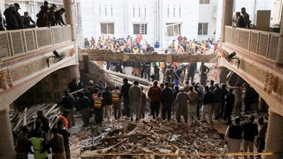 ارتفاع عدد ضحايا انفجار مسجد باكستاني إلى 100 قتيل و170 مصابا