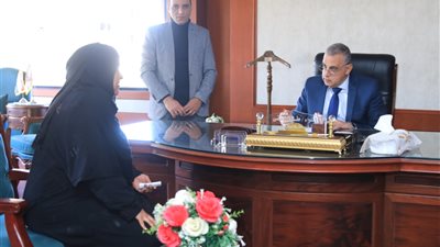 156 مواطنا يعرضون مطالبهم وشكواهم على محافظ سوهاج