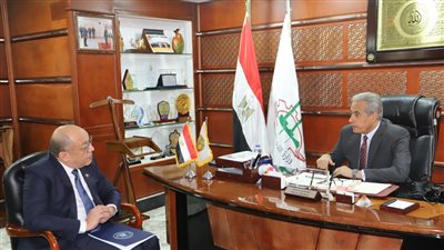 وزير القوى العاملة يلتقي سفير الفلبين بالقاهرة