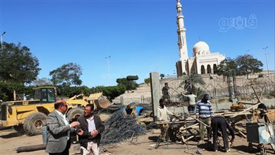 محافظ أسوان يتفقد مشروع تطوير منطقة الطابية التاريخية (صور)