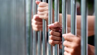 القبض على عصابة سرقت 14 غطاء بالوعة في النزهة 