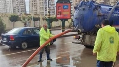 استمرار جهود محافظة البحيرة في شفط مياه الأمطار (صور)