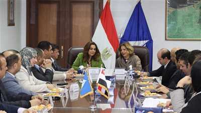 مشيرة خطاب تلتقي محافظ دمياط وتستعرض جهود تنفيذ الاستراتيجية الوطينة لحقوق الإنسان