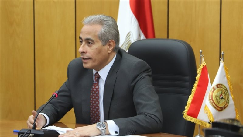 حسن شحاتة وزير القوى