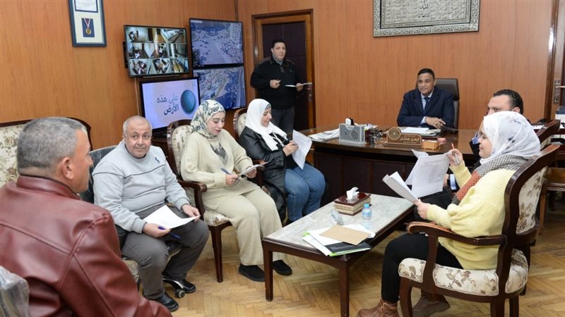 برئاسة المحافظ لجنة