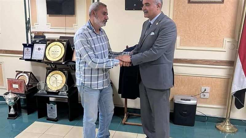 رئيس حي الدقي في