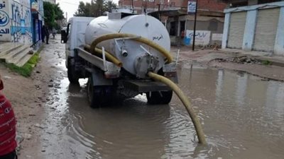 برك مياه الأمطار تنتشر في شوارع وميادين الإسكندرية 