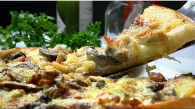  دراسة تحذر من الوجبات الجاهزة والآيس كريم: تصيب النساء بالسرطان 