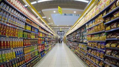 لبنان تقترب من تسعير السلع والمواد الغذائية في الأسواق بالدولار