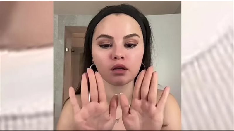 الفنانة سيلينا جوميز،
