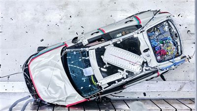 طرق التعامل مع حوادث السيارات الكهربائية