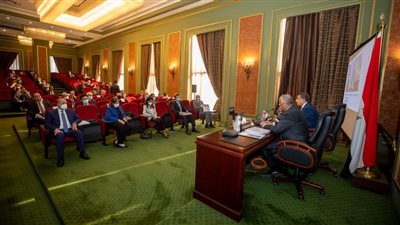 محافظ البنك المركزي يلتقي سفراء مصر المنقولين للعمل بالخارج