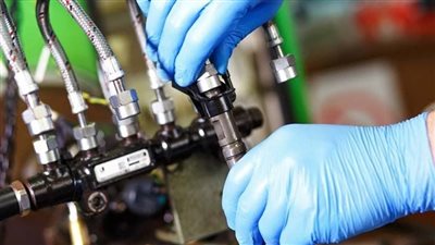 طرق تنظيف بخاخات المحرك بأقل تكلفة 