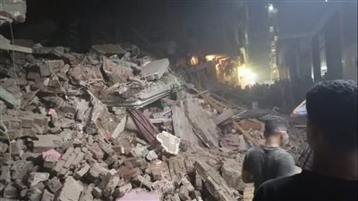 فصل الكهرباء والغاز وإخلاء المنزل المجاور لعقار شبرا الخيمة المنهار