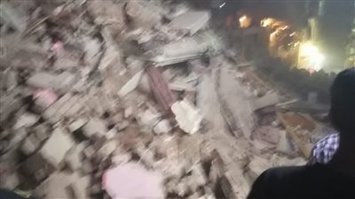 شهود عيان: سكان عقار شبرا هربوا قبل انهياره بلحظات والقدر لم يمهل المحامي وزملاءه