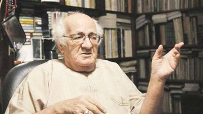 قوة احتمال غريبة.. رحلة شقاء الأديب خيري شلبي من عامل ترحيلة وسكن فوق السطوح إلى سفير المهمشين