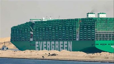 تفاصيل 10 دقائق جنحت فيها سفينة بنمية في قناة السويس وقطرها بالكيلو 54