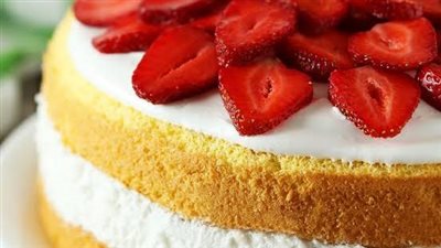 حضريها فى المنزل وأسعدي أطفالك.. طريقة عمل الكيكة الإسفنجية للتورتة