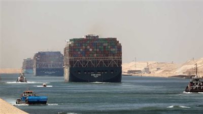 هل تأثرت حركة قناة السويس بعد جنوح سفينة تجارية؟ أسامة ربيع يجيب