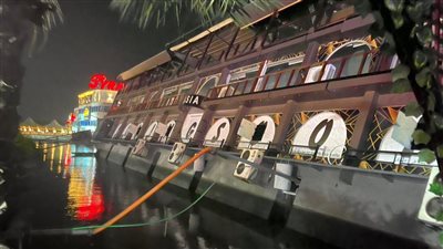 الدفع بـ١٠ سيارات إسعاف لموقع جنوح المطعم العائم بنيل المنصورة 