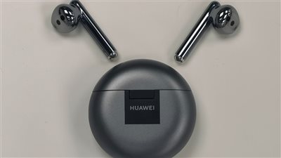 يمكن توصيلها بأكثر من جهاز في نفس الوقت.. هواوي تطلق سماعة FreeBuds 4 