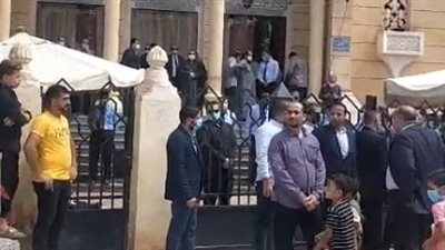 وصول جثمان محمود العربي لمسجده استعدادا لصلاة الجنازة|فيديو