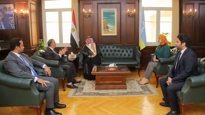 رئيس الجامعة يفتتح