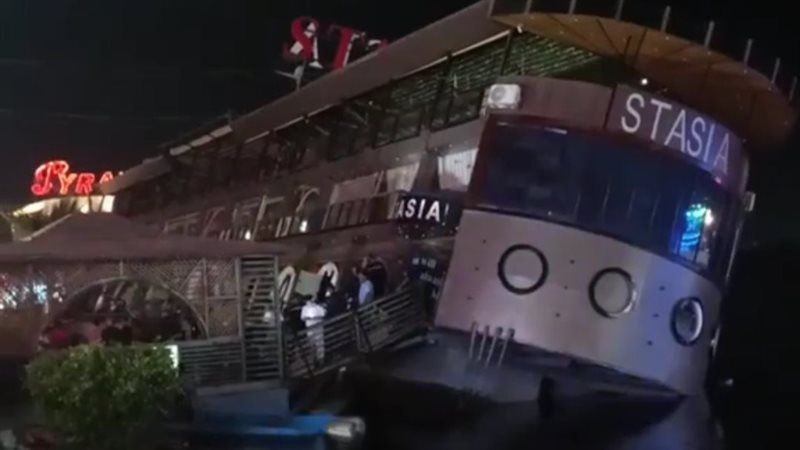 جنوح مطعم عائم بنيل