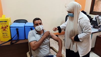 وكيل صحة الشرقية يتفقد مركز استخراج شهادات تطعيم كورونا 