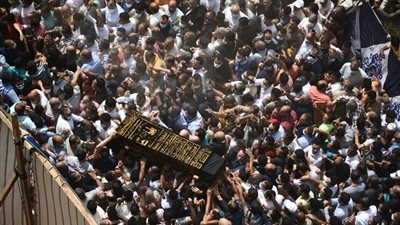 الآلاف يشيعون جثمان محمود العربي إلى مثواه الأخير | فيديو وصور