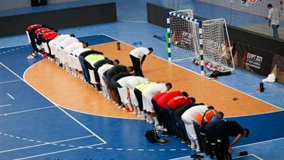 الأزهري بعد أداء لاعبي الأهلي والزمالك صلاة المغرب: تستمر المنافسة لكن تجتمع القلوب