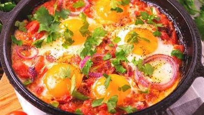 وجبة العشاء المفضلة.. طريقة عمل الشكشوكة بالبيض