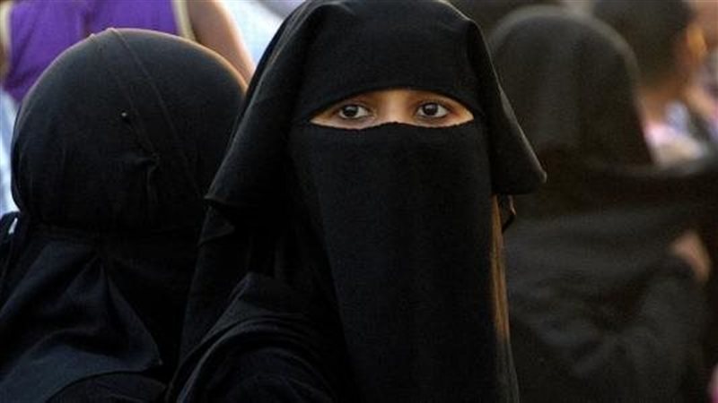 حكم صلاة المرأة بالنقاب،