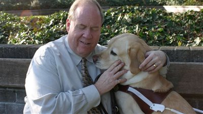 كفيف يروي كيف أنقذه كلبه من هجوم 11 سبتمبر