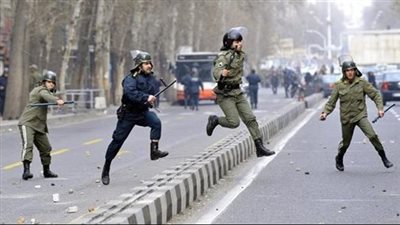 مواجهات دامية بين متظاهرين والشرطة الإيرانية 