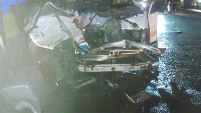 إصابة 5 أشخاص في حادث اصطدام سيارة نقل بميكروباص بطريق جسر السويس | صور