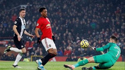 كأس رابطة المحترفين، مانشستر يونايتد يتفوق على نيوكاسل بثنائية في الشوط الأول 