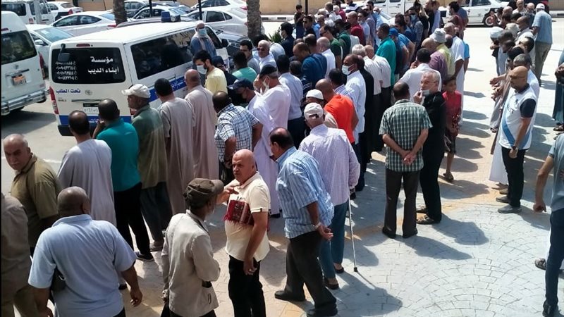 أهالي العريش يشيعون
