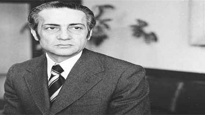 الكاتب الصحفى على